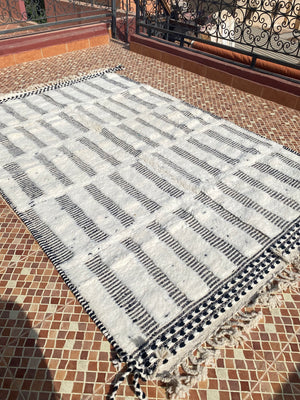 TAPIS MAROCAIN, TAPIS BERBÈRE, TAPIS BÉNI OUARAIN, TAPIS EN LAINE, TAPIS ORIENTAL, TAPIS AUTHENTIQUE, TAPIS AZILAL, TAPIS TISSÉ MAIN, TAPIS FAIT MAIN, TAPIS ÉPAIS, TAPIS VINTAGE, TAPIS MAROCAIN ANCIEN